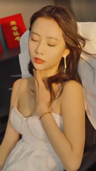 擦边-我的极品女总裁-都市言情