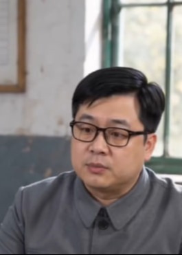 仓库里的老吊机-动漫合集海报